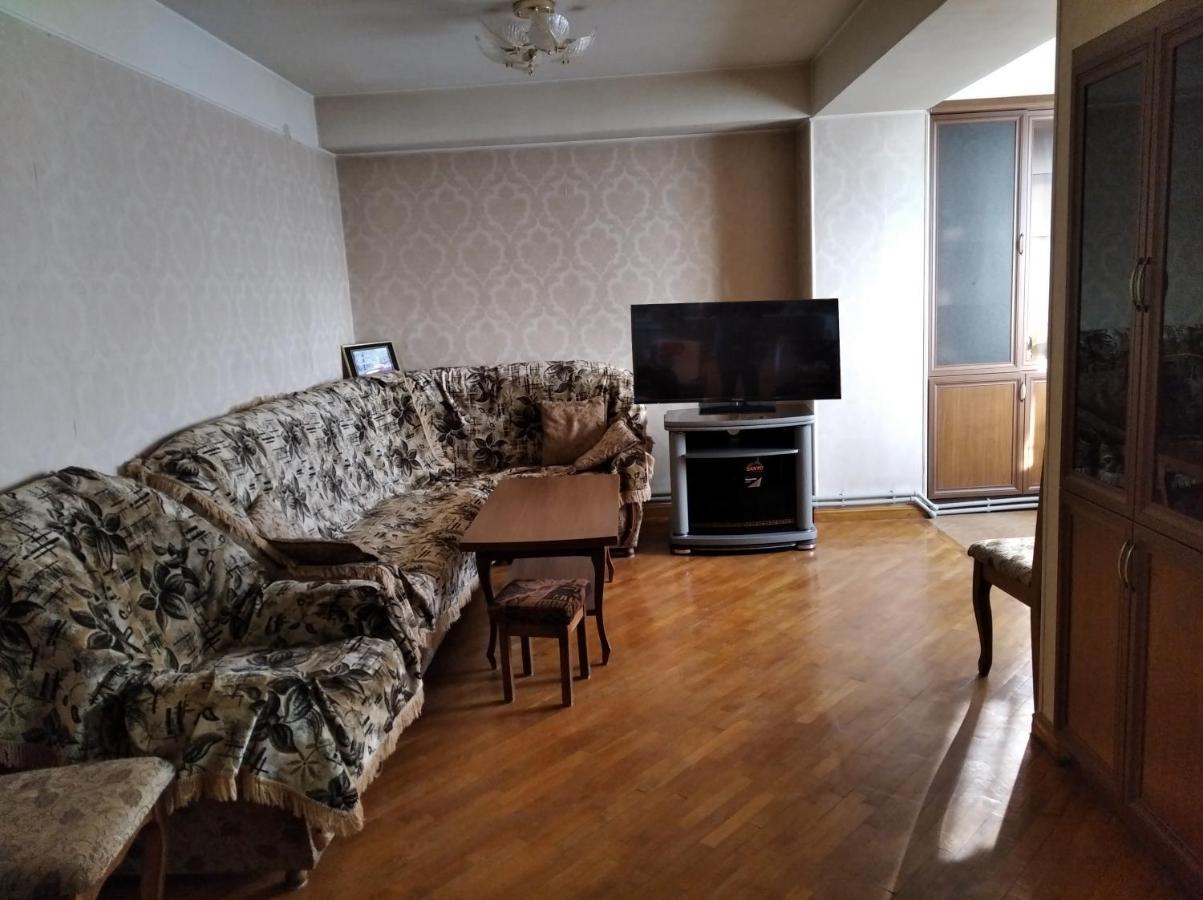 3 Room Apartment In Small Center Of เยเรวาน ภายนอก รูปภาพ