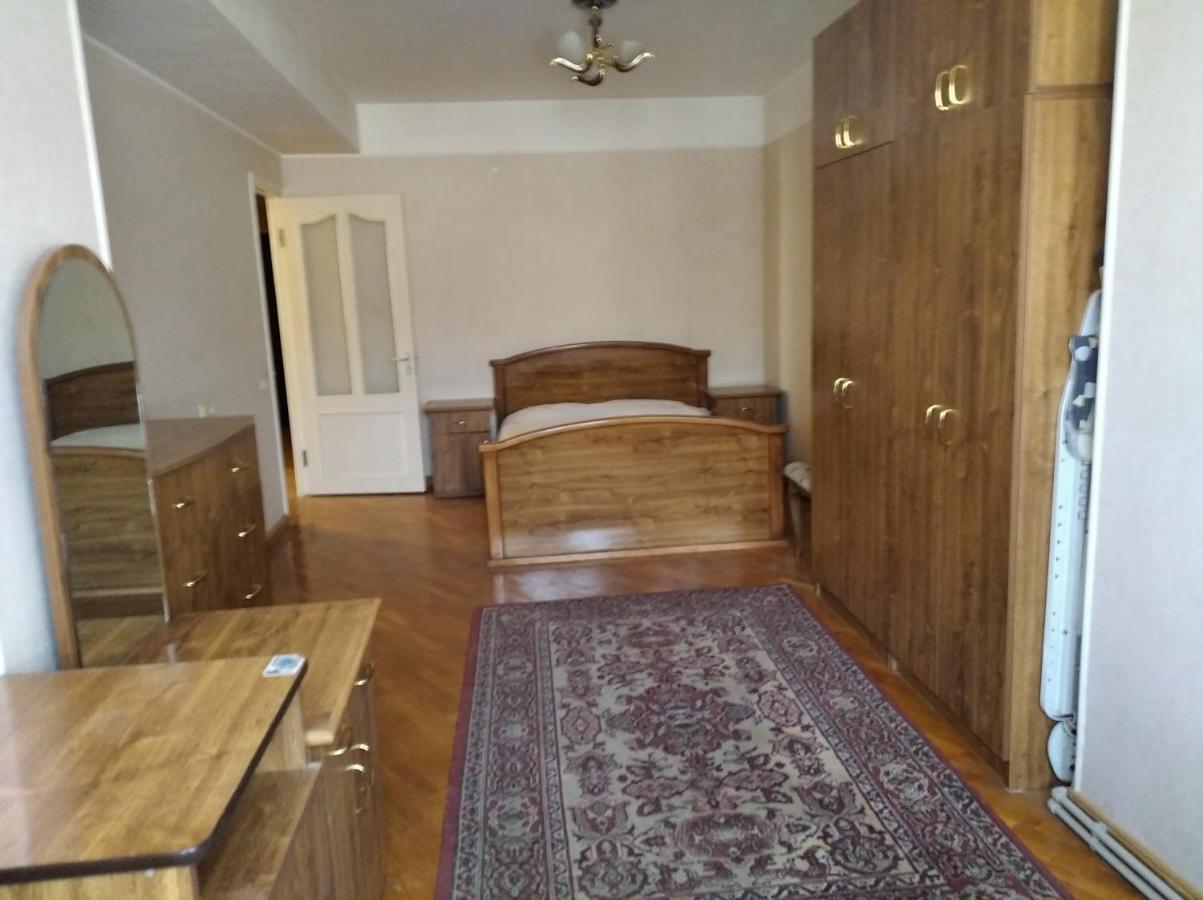 3 Room Apartment In Small Center Of เยเรวาน ภายนอก รูปภาพ