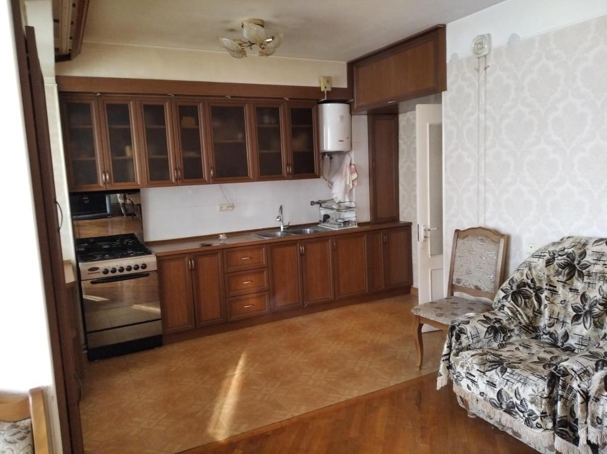 3 Room Apartment In Small Center Of เยเรวาน ภายนอก รูปภาพ