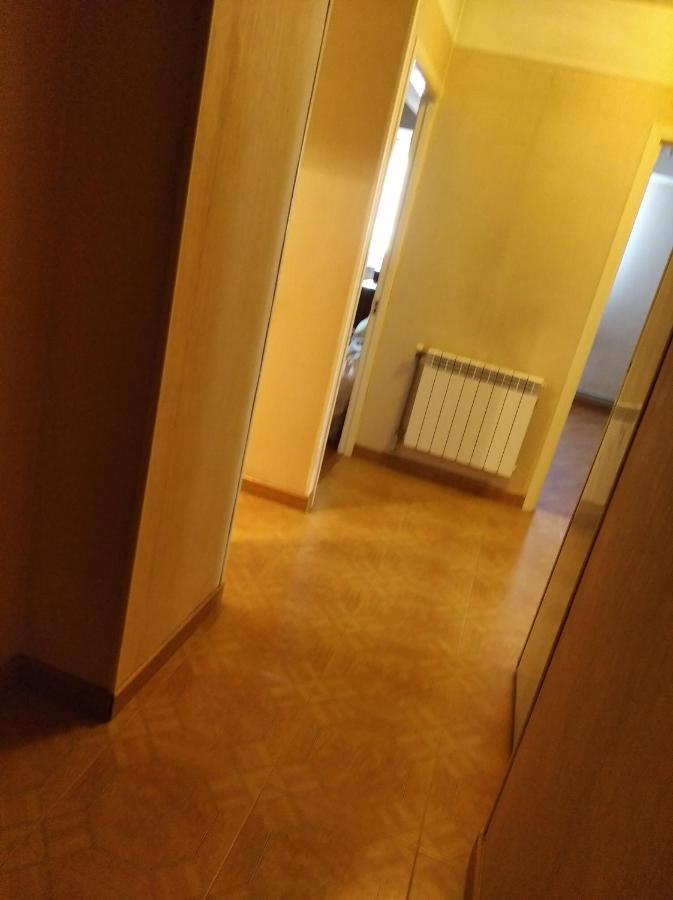 3 Room Apartment In Small Center Of เยเรวาน ภายนอก รูปภาพ