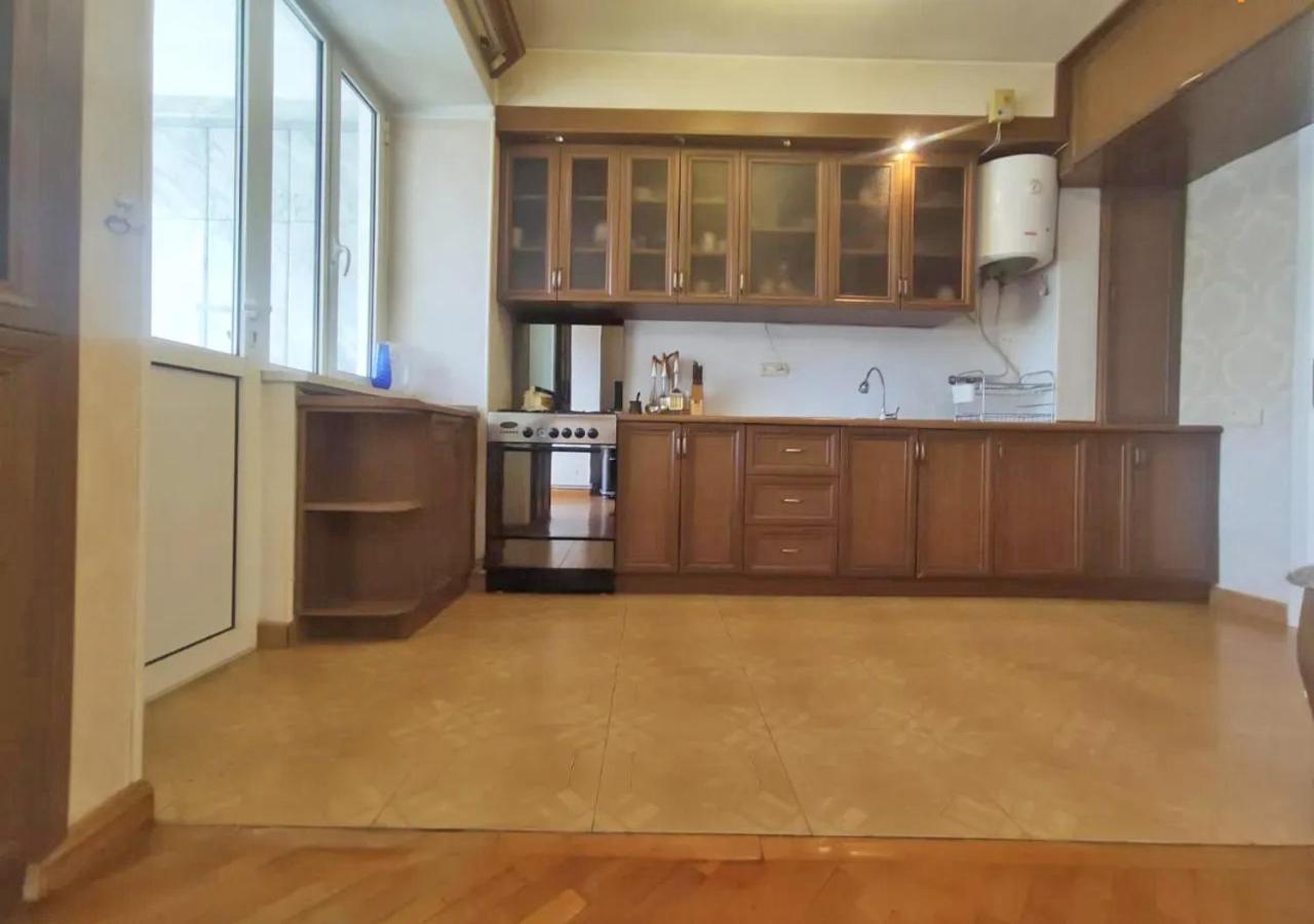 3 Room Apartment In Small Center Of เยเรวาน ภายนอก รูปภาพ