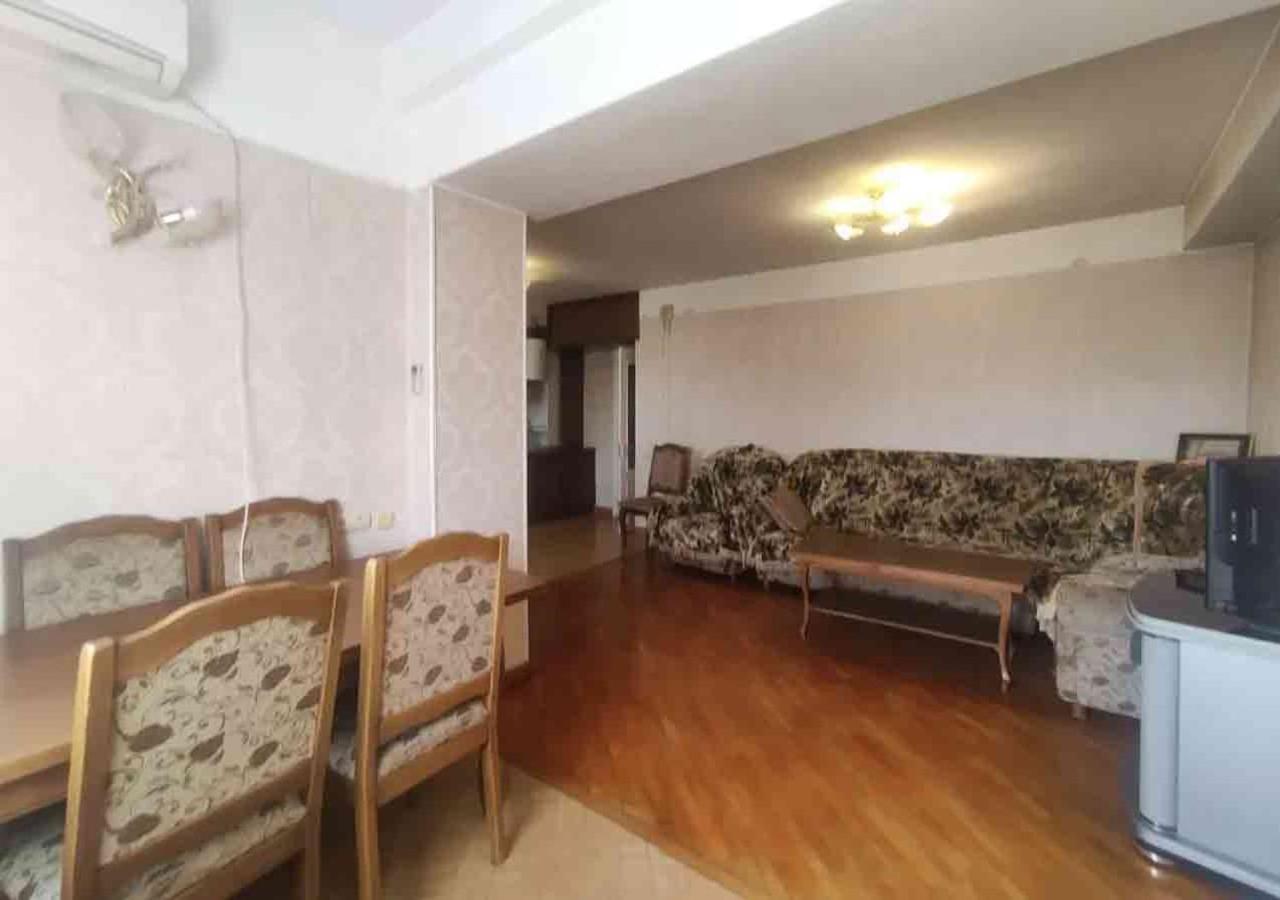 3 Room Apartment In Small Center Of เยเรวาน ภายนอก รูปภาพ